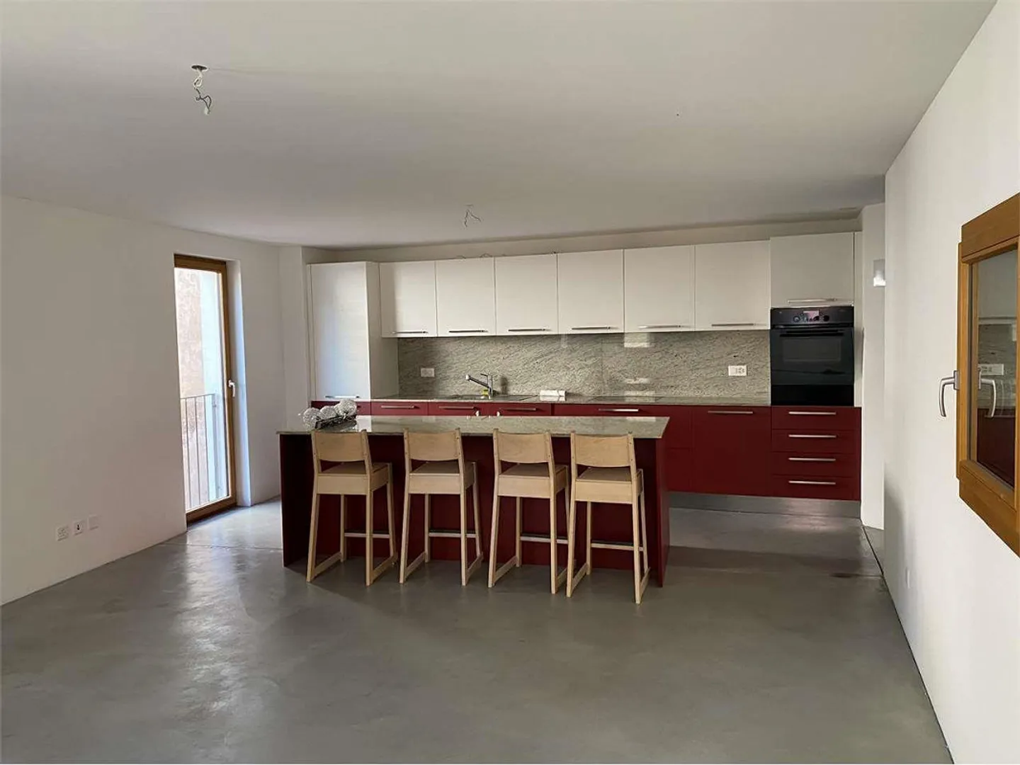Casa unifamiliare completamente ristrutturata - Foto 3 di 13
