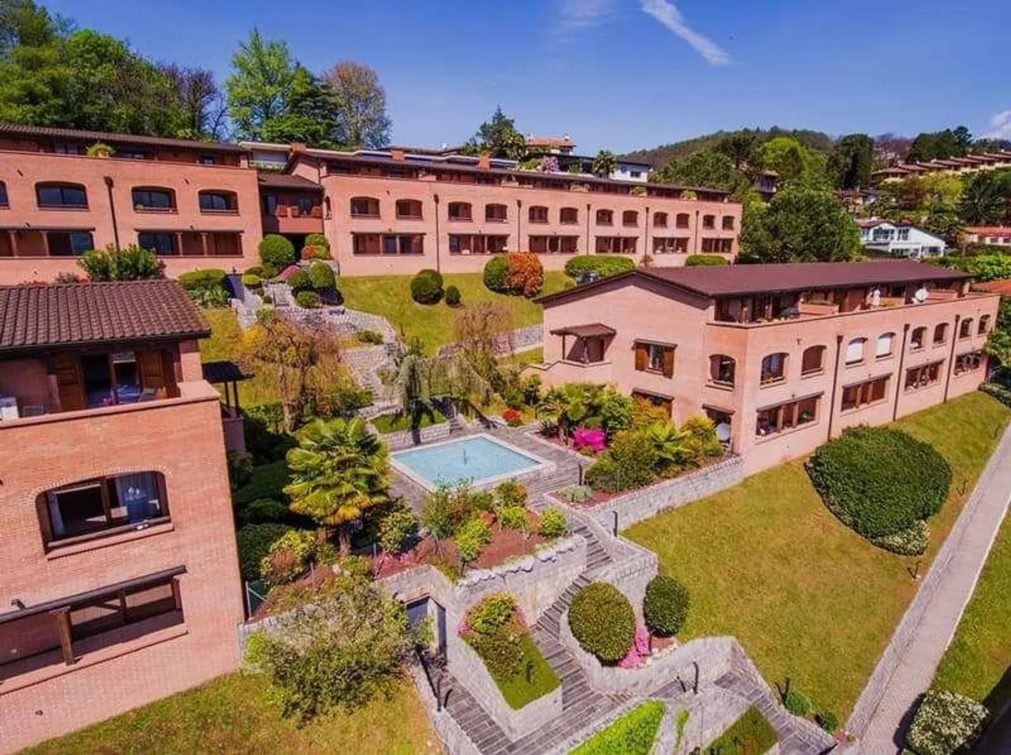 Savosa ampio e luminoso 3,5 locali con parco e piscina condominiali - Foto 1 di 13