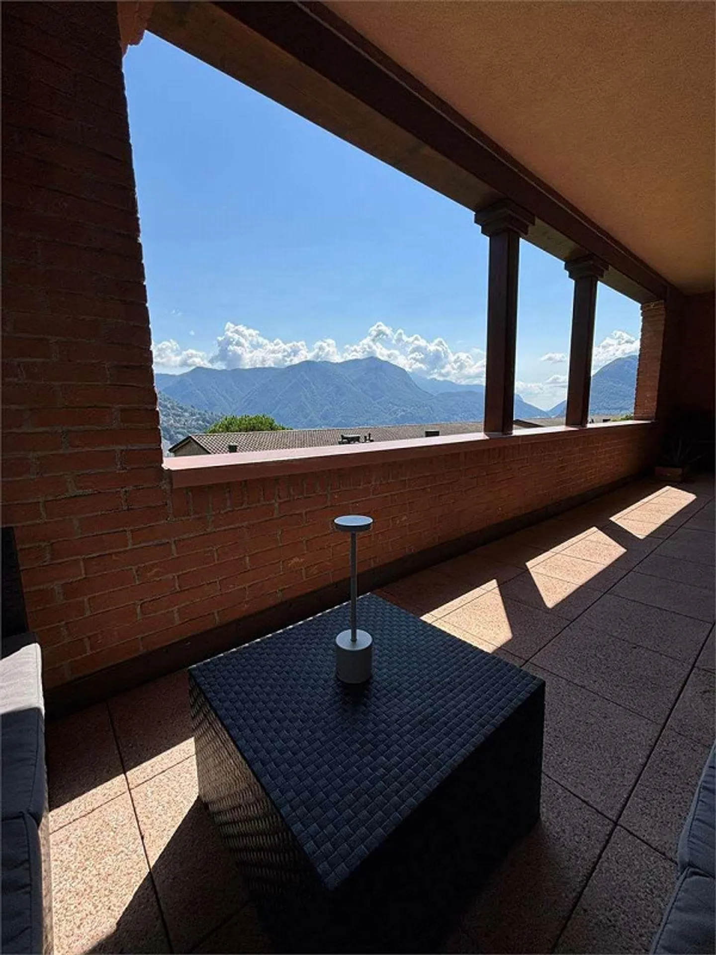 Savosa ampio e luminoso 3,5 locali con parco e piscina condominiali - Foto 9 di 13