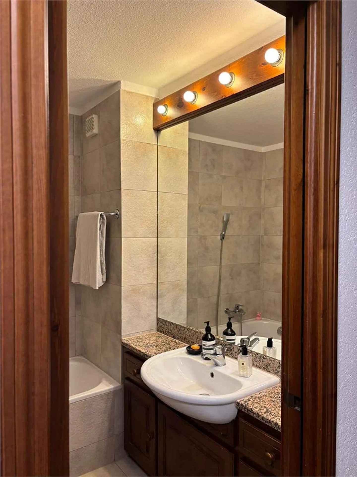 Savosa ampio e luminoso 3,5 locali con parco e piscina condominiali - Foto 13 di 13