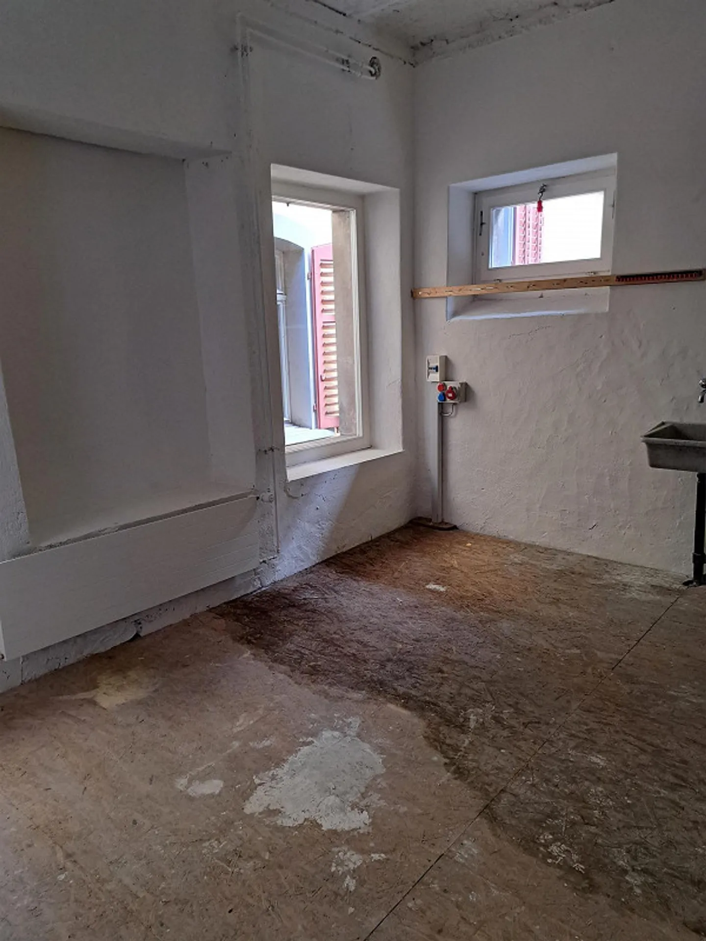 Salle de stockage/atelier - Photo 4 sur 8