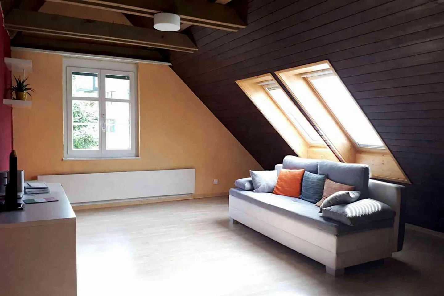 Appartement sous les combles de 2½ pièces au calme avec salle à manger séparée - Photo 1 sur 10