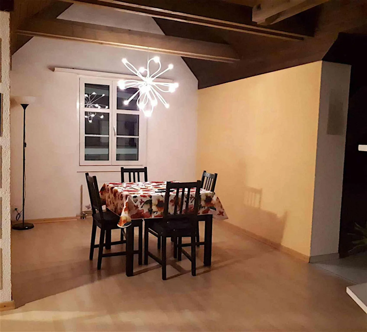 Appartement sous les combles de 2½ pièces au calme avec salle à manger séparée - Photo 3 sur 10