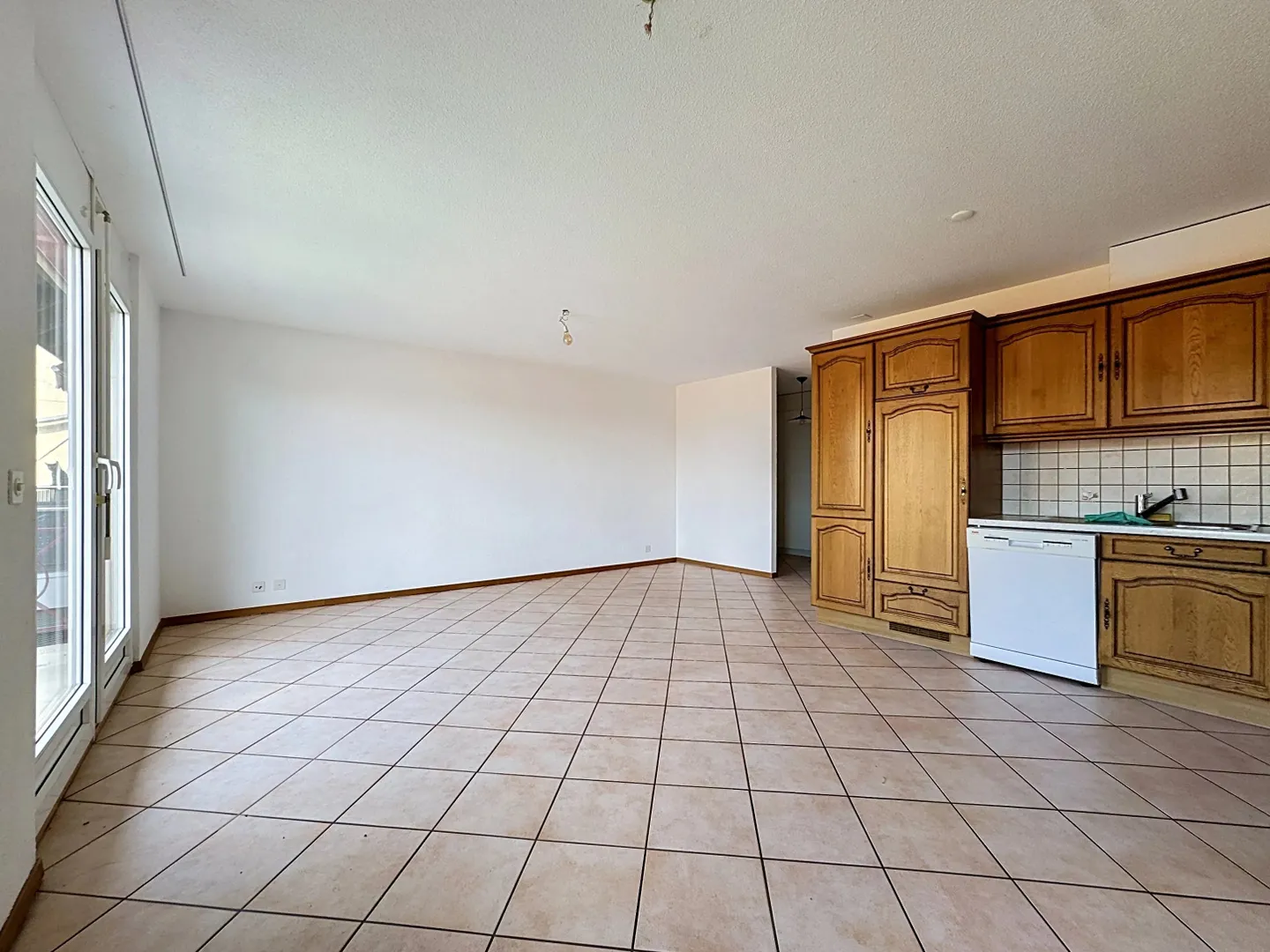 Available immediately - 3.5 room apartment with balcony in a quiet village - Photo 1 of 12