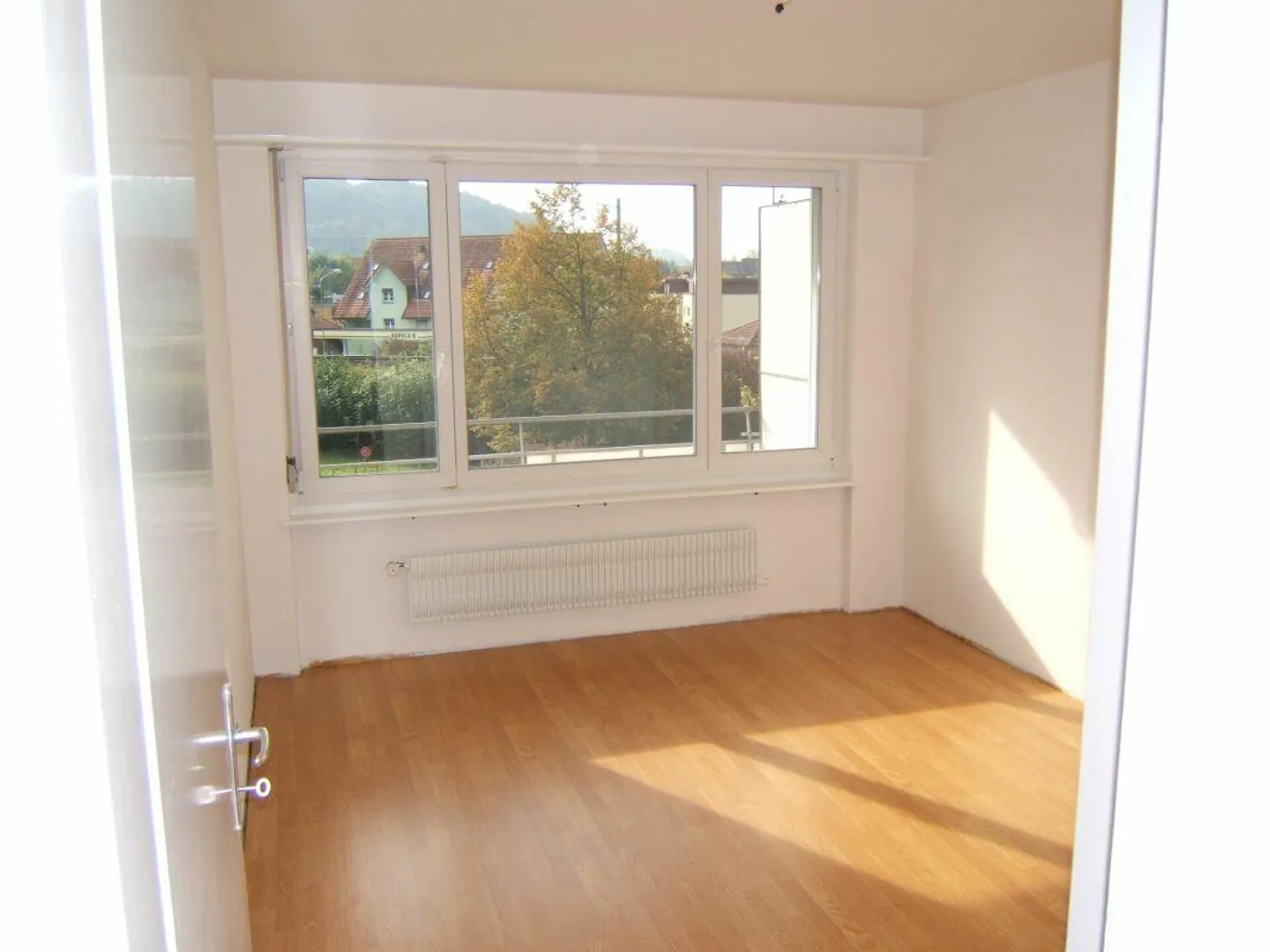 Spacious 3-room apartment in the green - Photo 3 of 6