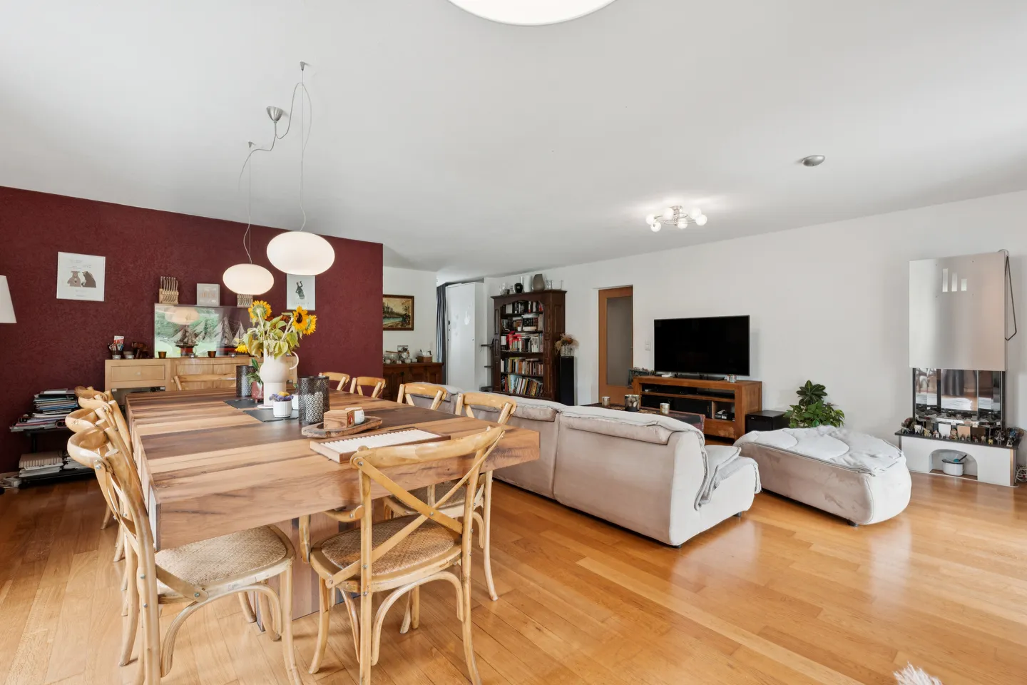 Geräumige Wohnung mit großem Garten - Foto 3 von 10