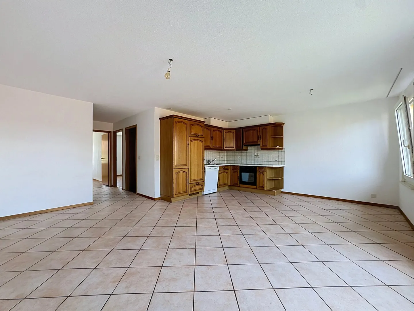 Available immediately - 3.5 room apartment with balcony in a quiet village - Photo 3 of 12