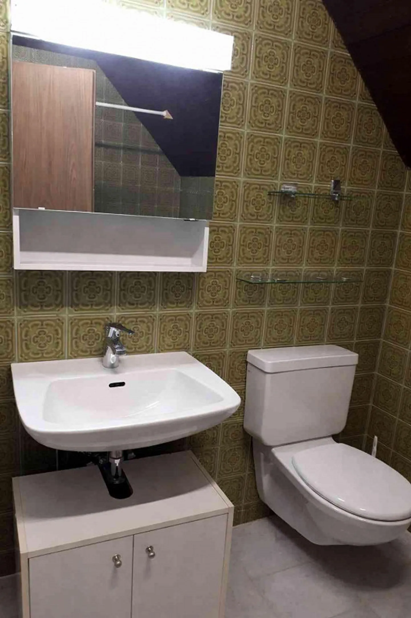 Appartement sous les combles de 2½ pièces au calme avec salle à manger séparée - Photo 9 sur 10