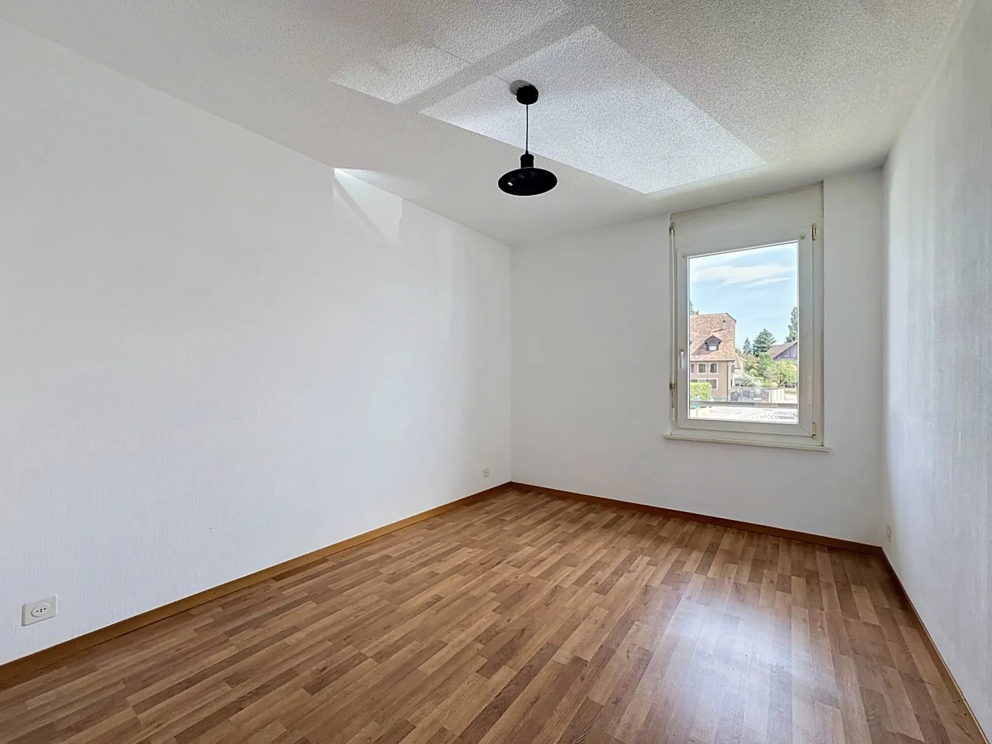 Available immediately - 3.5 room apartment with balcony in a quiet village - Photo 8 of 12