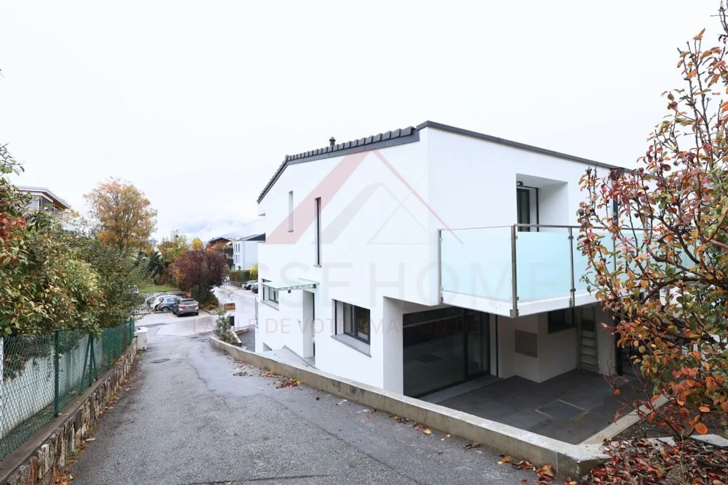 Spacious Family Villa with 6 Bedrooms and Sunny Garden - Le Mouret (FR) - Photo 2 of 27