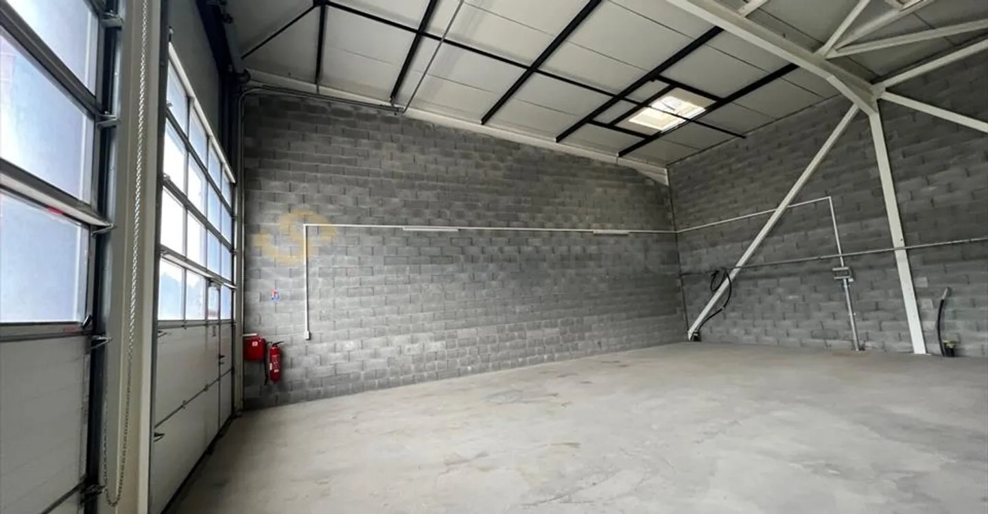 Streetbox doppia di 120m2 molto ben posizionata - 1° affitto offerto - Foto 3 di 3