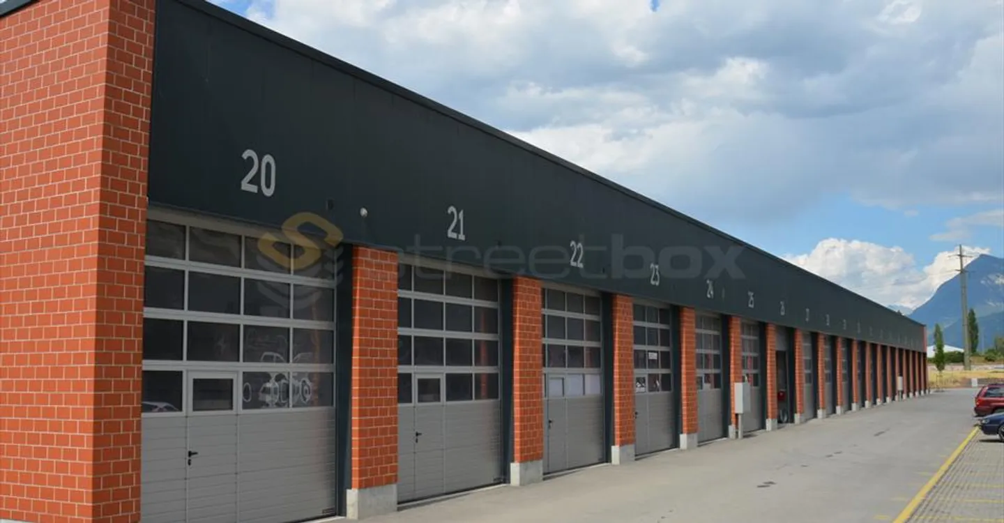 Streetbox doppia di 120m2 molto ben posizionata - 1° affitto offerto - Foto 1 di 3