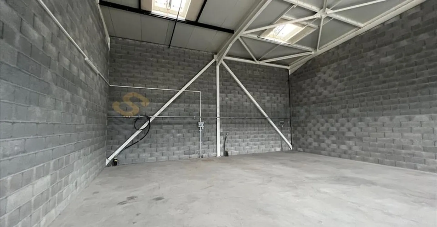 Streetbox doppia di 120m2 molto ben posizionata - 1° affitto offerto - Foto 2 di 3