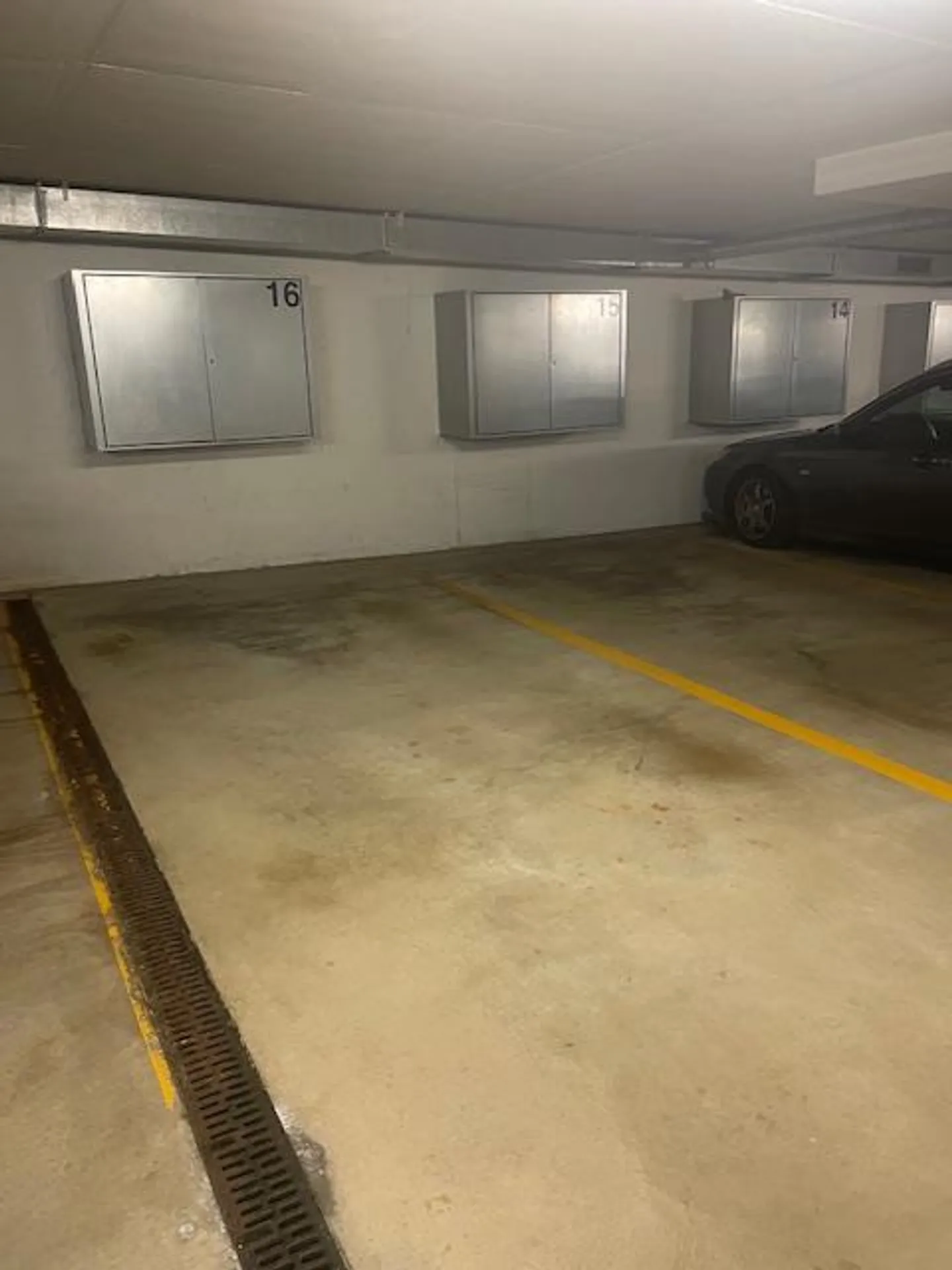 Günstige Parkplätze mit Pneuboxen - Foto 2 von 3