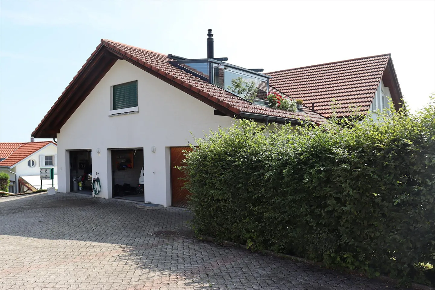 Appartement attrayant de 3,5 pièces avec garage individuel dans un emplacement ensoleillé - Photo 2 sur 18