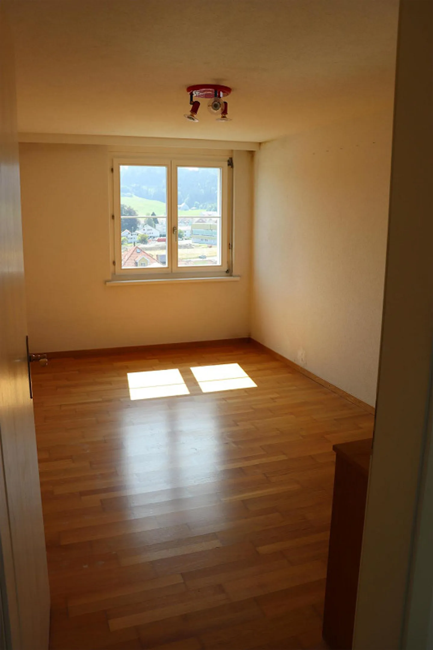 Appartement attrayant de 3,5 pièces avec garage individuel dans un emplacement ensoleillé - Photo 10 sur 18