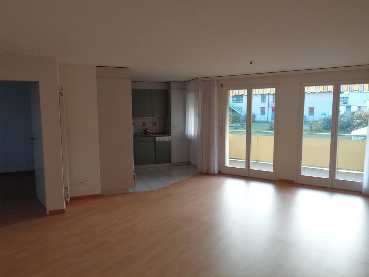 Appartement de 2½ pièces au rez-de-chaussée - Photo 4 sur 6