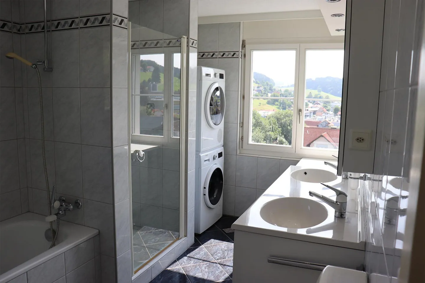 Appartement attrayant de 3,5 pièces avec garage individuel dans un emplacement ensoleillé - Photo 7 sur 18