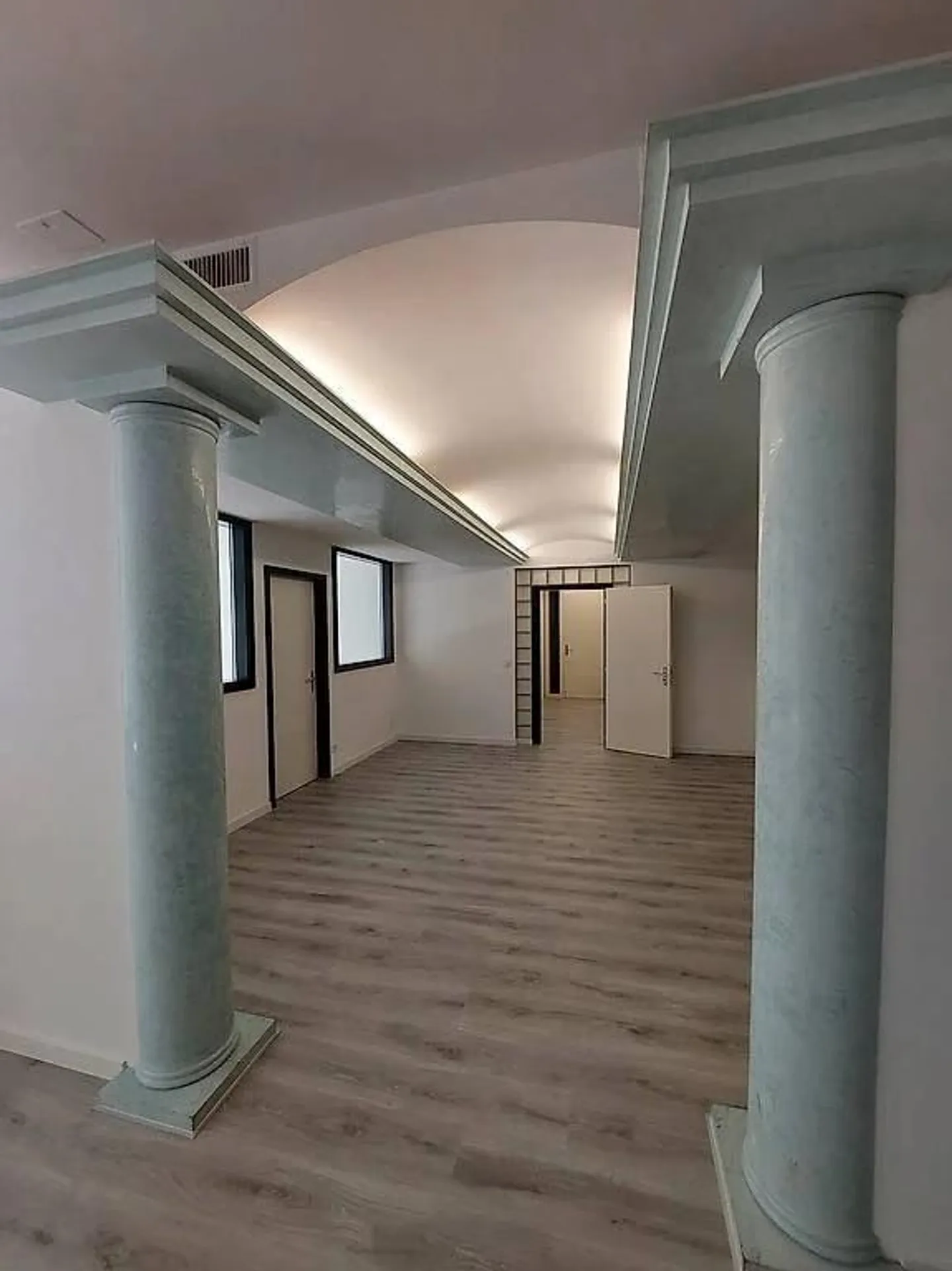 Geräumiges Büro mit Seeblick - Foto 3 von 8