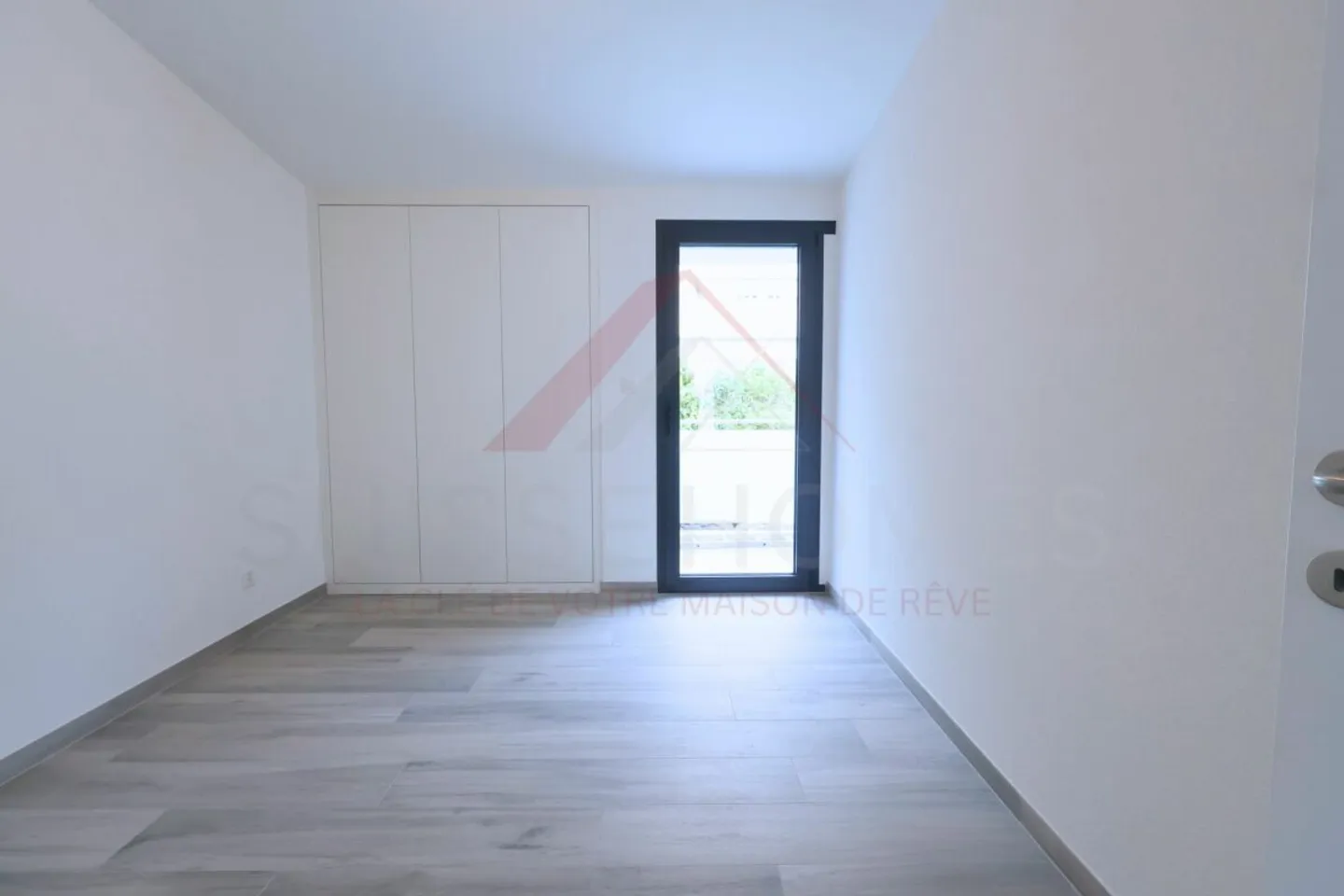 Spacious Family Villa with 6 Bedrooms and Sunny Garden - Le Mouret (FR) - Photo 14 of 27