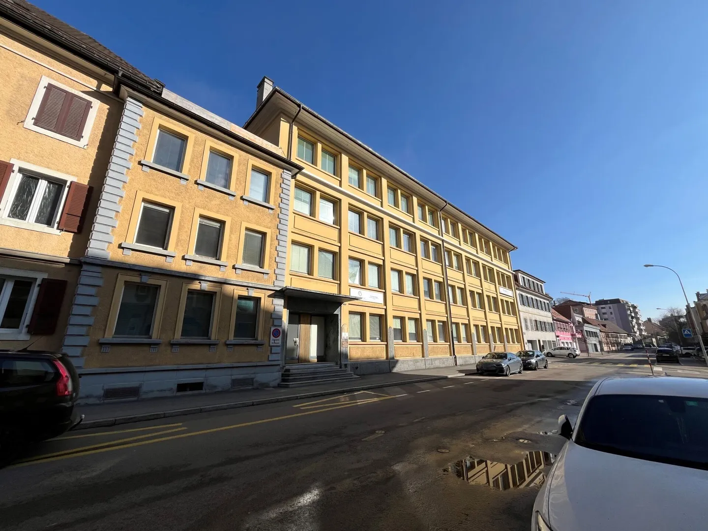 Industrial/commercial surface of 240 m2 for rent in Locle - Photo 3 of 4