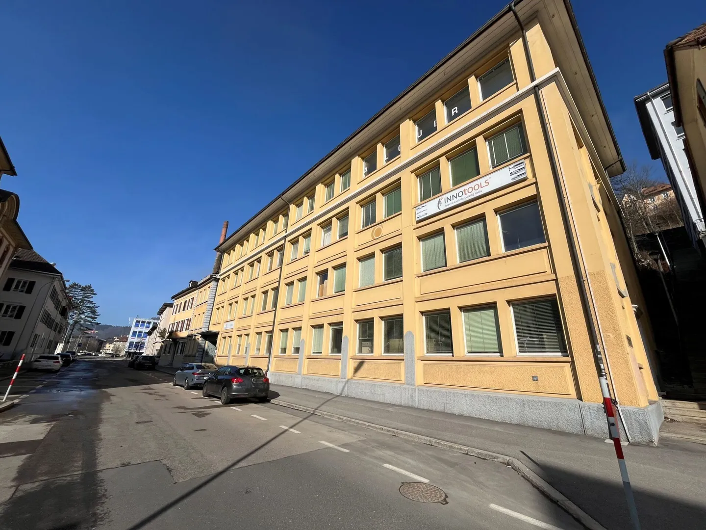 Industrial/commercial surface of 240 m2 for rent in Locle - Photo 4 of 4