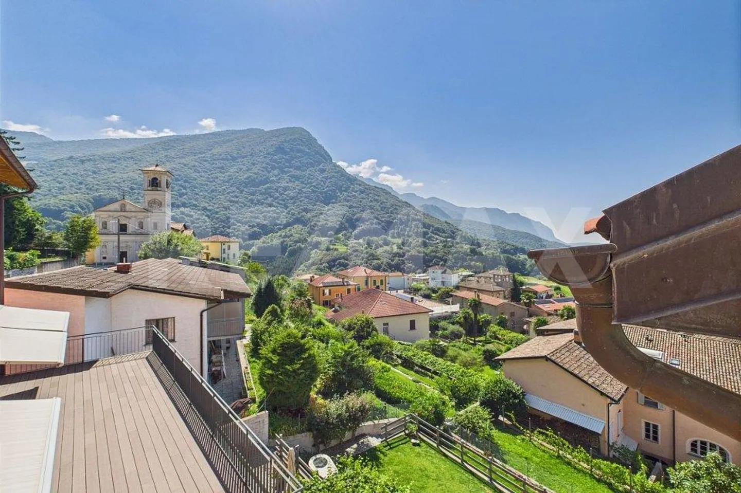 Arogno Maison bifamiliale dans le centre historique du village avec Grotto, terrasse et cour - Photo 1 sur 13