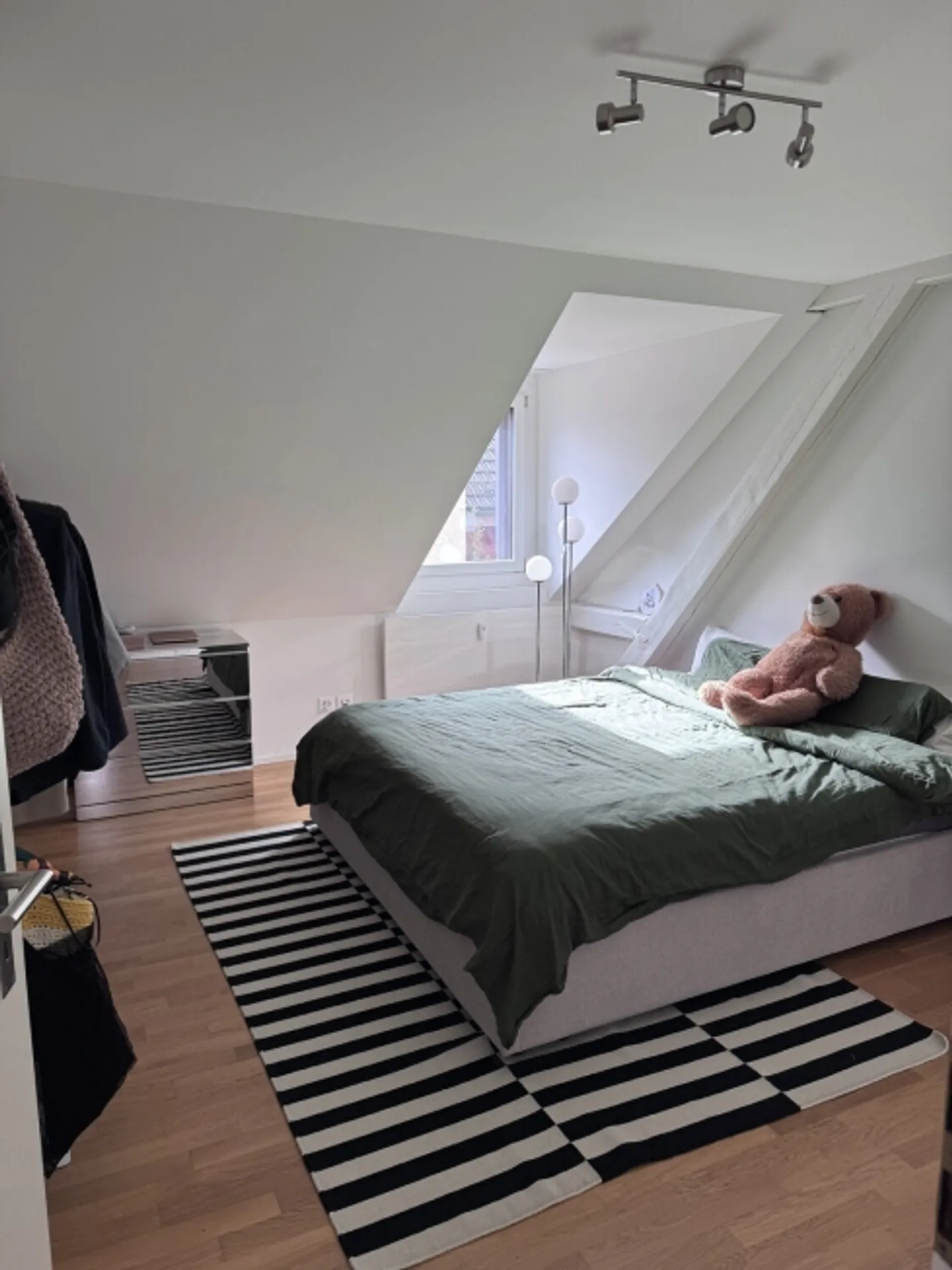 APPARTEMENT 3½ PIÈCES À ZURICH - DISTRICT 3 WIEDIKON, MEUBLÉ, TEMPORAIRE - Photo 5 sur 9