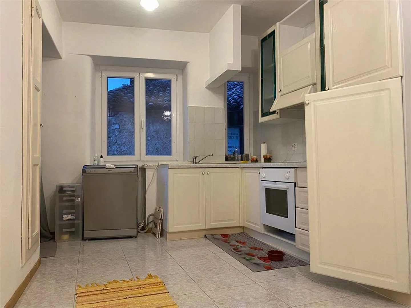 Charakteristische Zweizimmerwohnung in Carabbia mit separatem Eingang - Foto 3 von 13