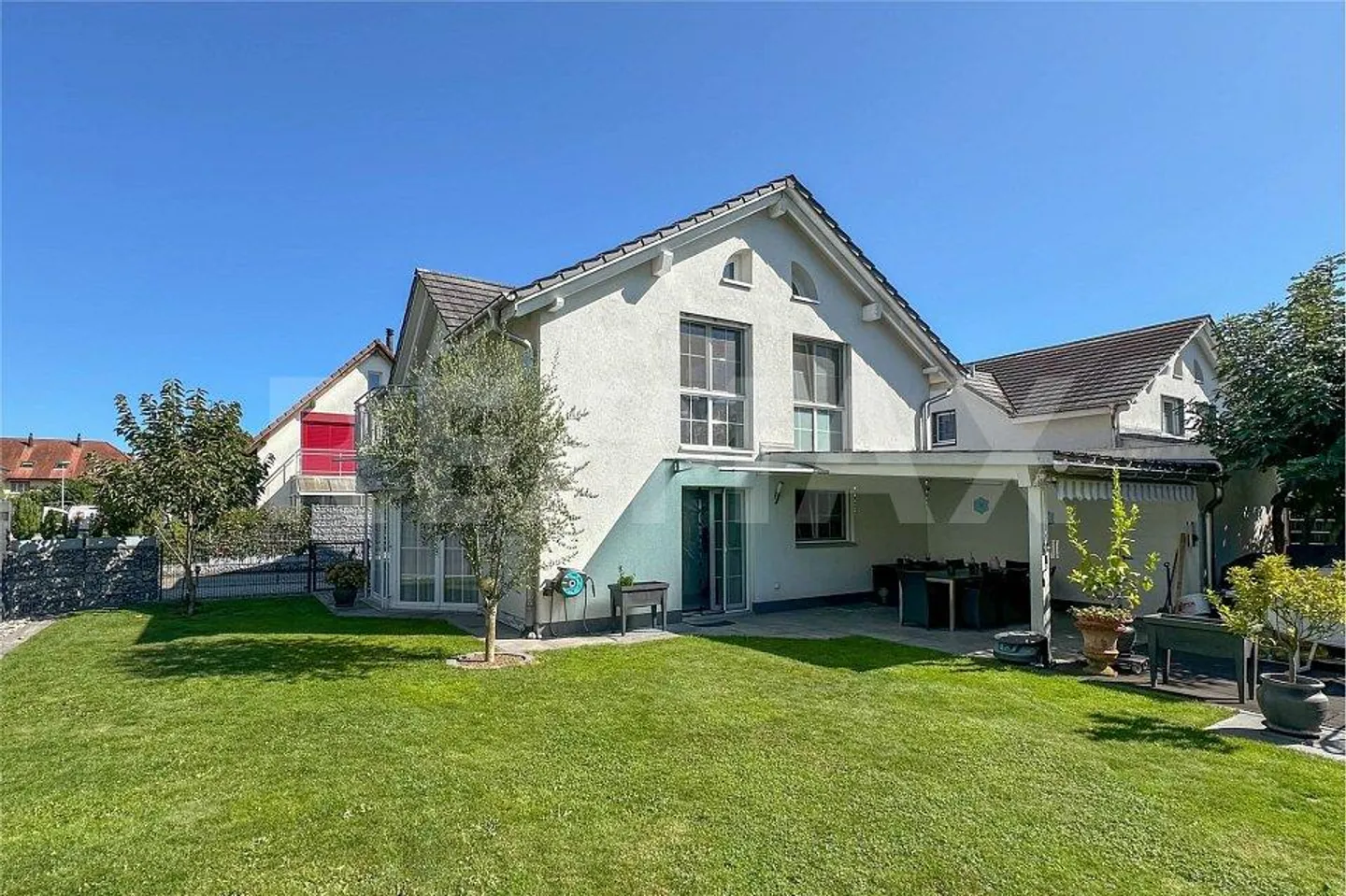 Detached 5.5-room single-family house in a quiet residential area - Photo 1 of 13