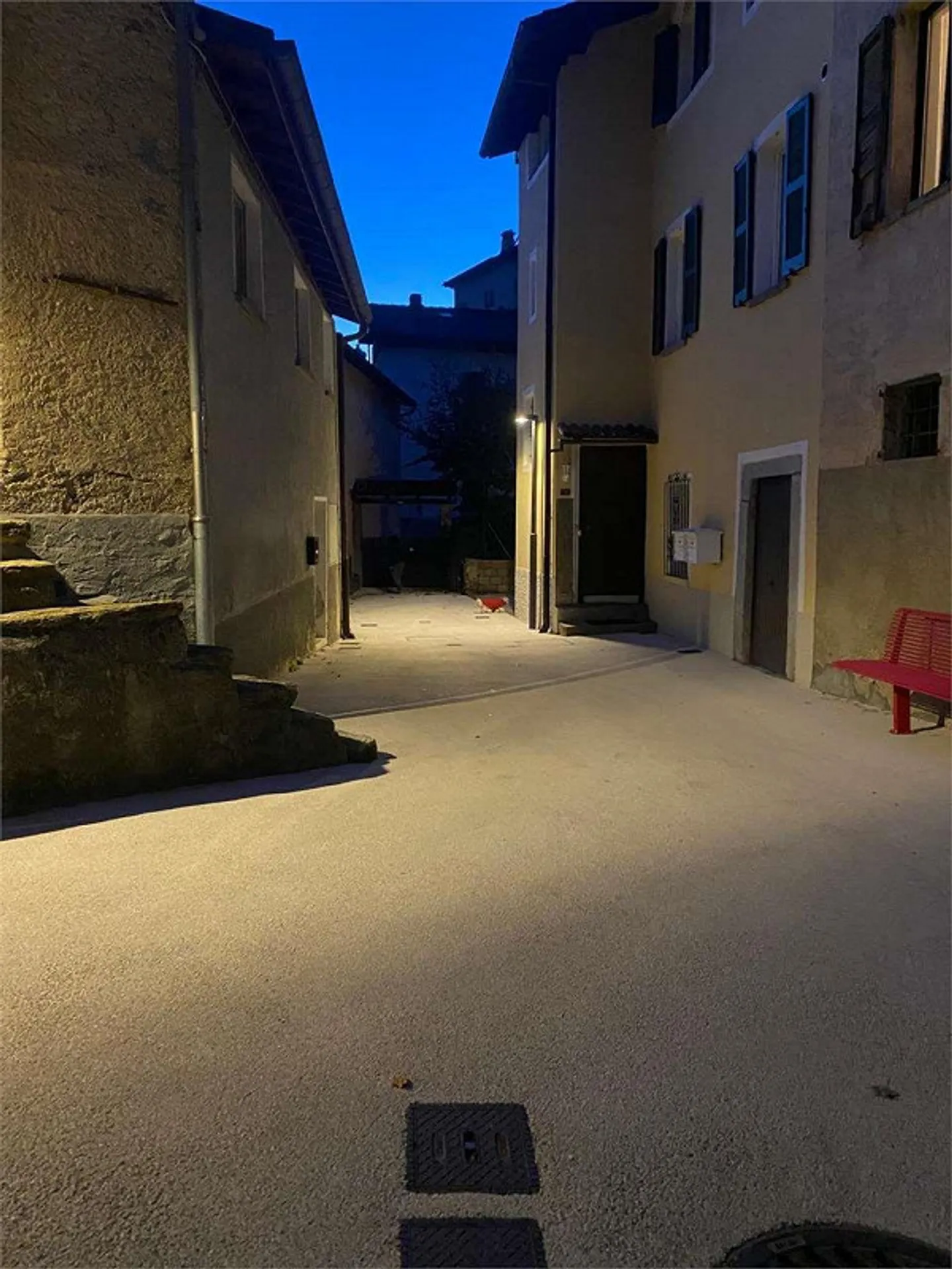 Charakteristische Zweizimmerwohnung in Carabbia mit separatem Eingang - Foto 11 von 13