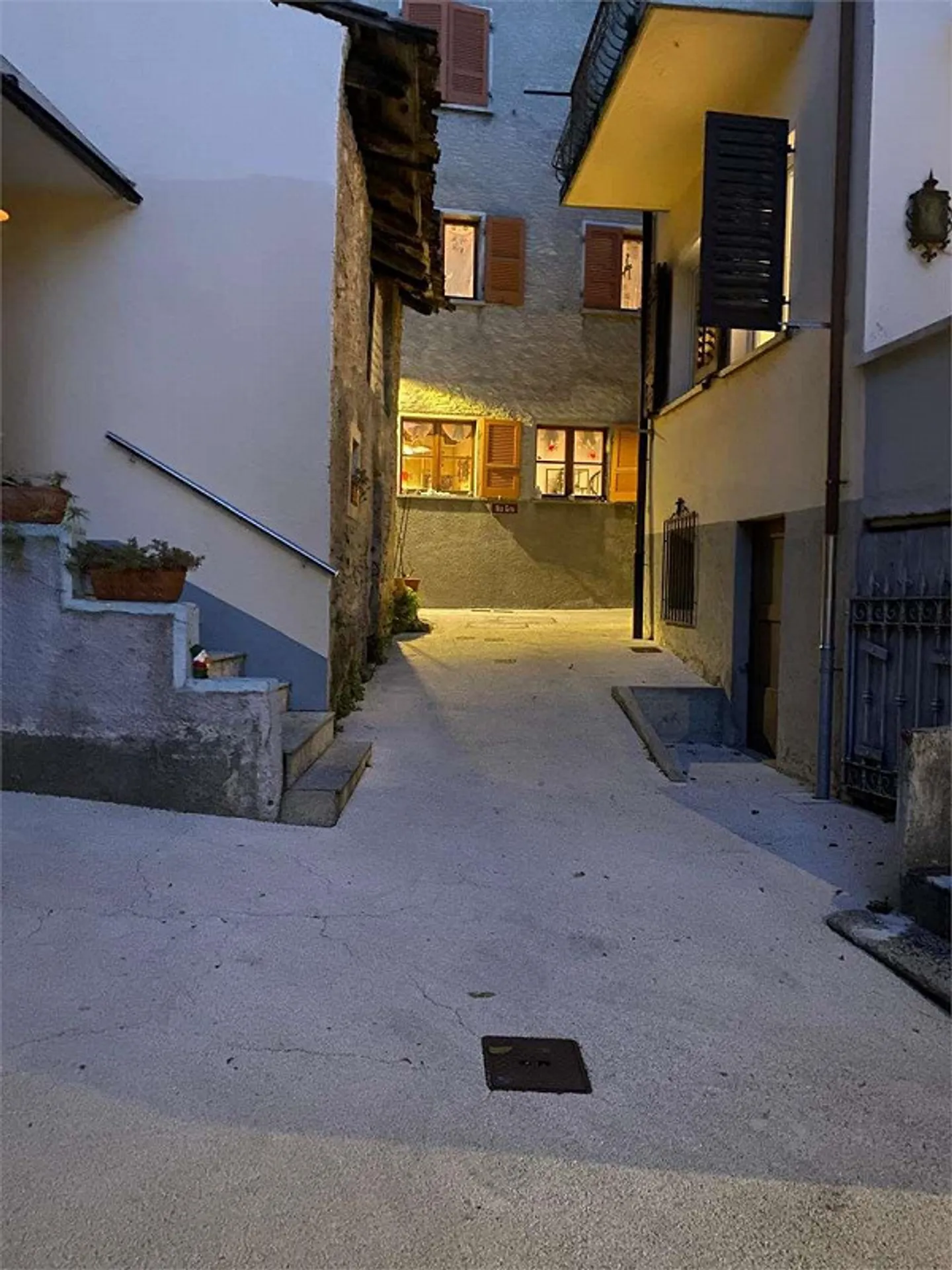 Charakteristische Zweizimmerwohnung in Carabbia mit separatem Eingang - Foto 12 von 13