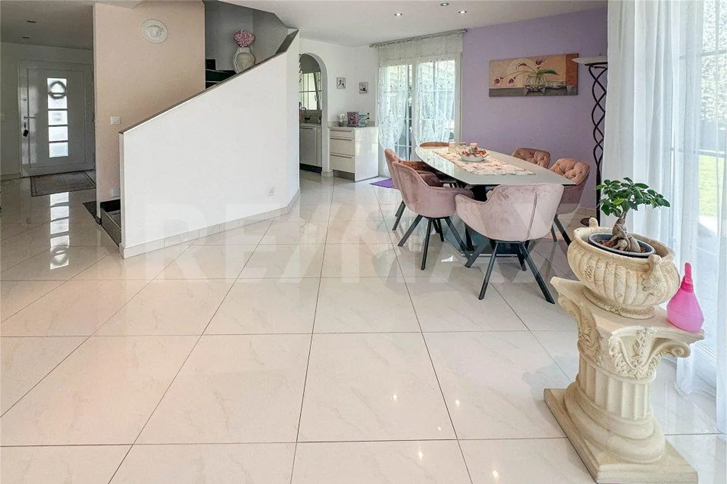 Detached 5.5-room single-family house in a quiet residential area - Photo 9 of 13