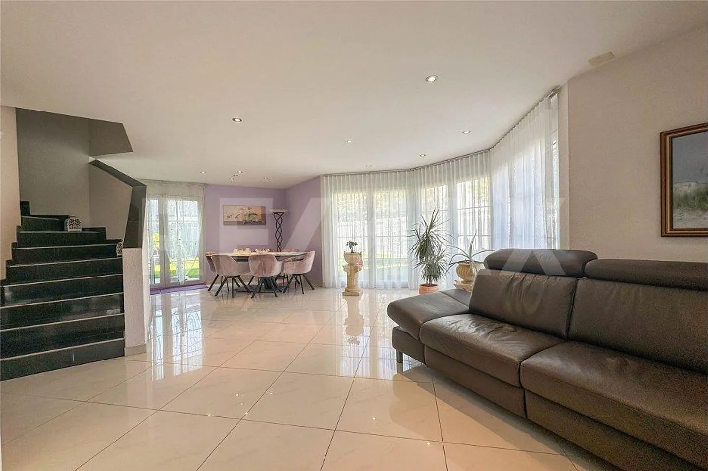 Detached 5.5-room single-family house in a quiet residential area - Photo 3 of 13