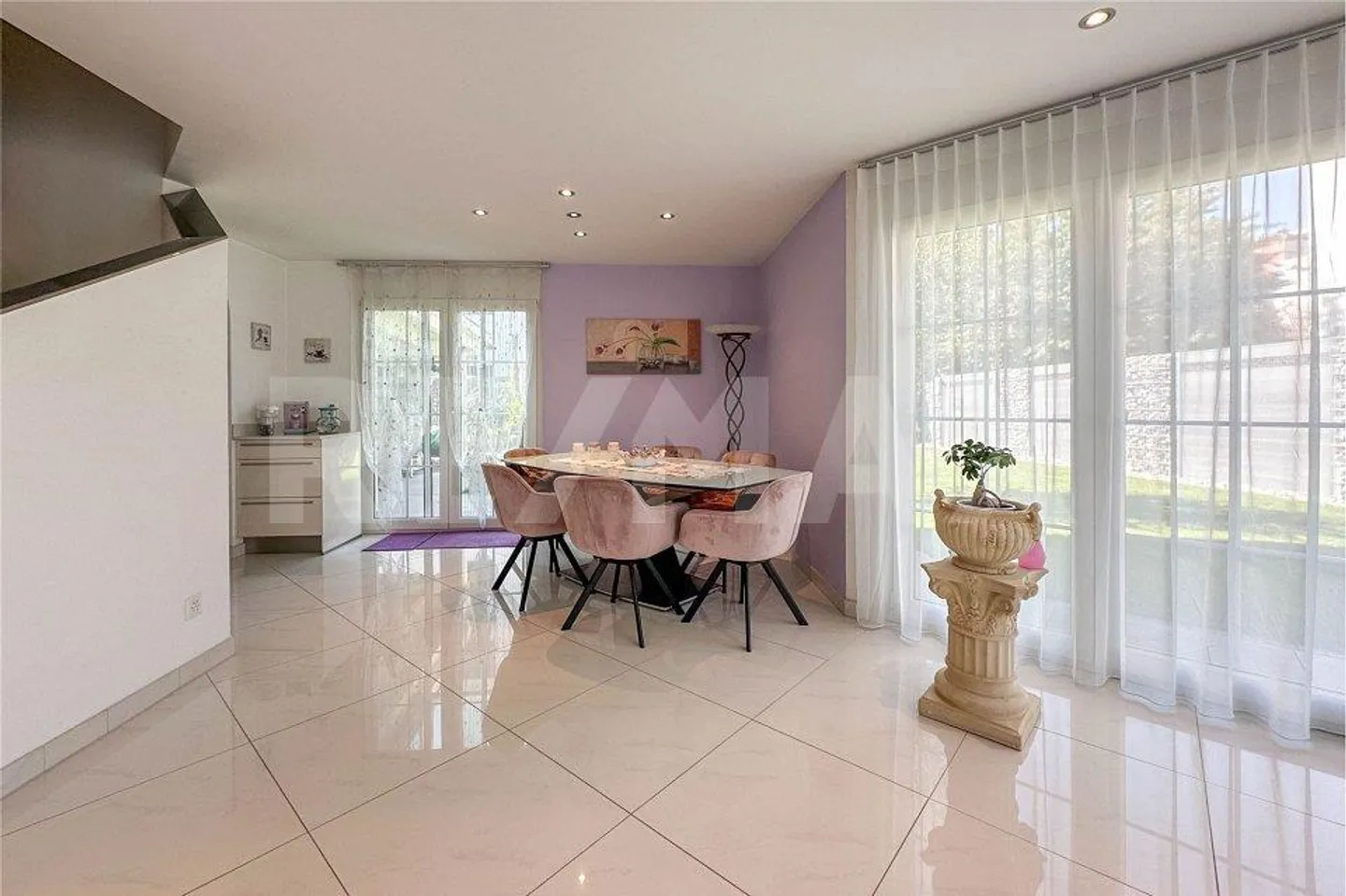 Detached 5.5-room single-family house in a quiet residential area - Photo 4 of 13