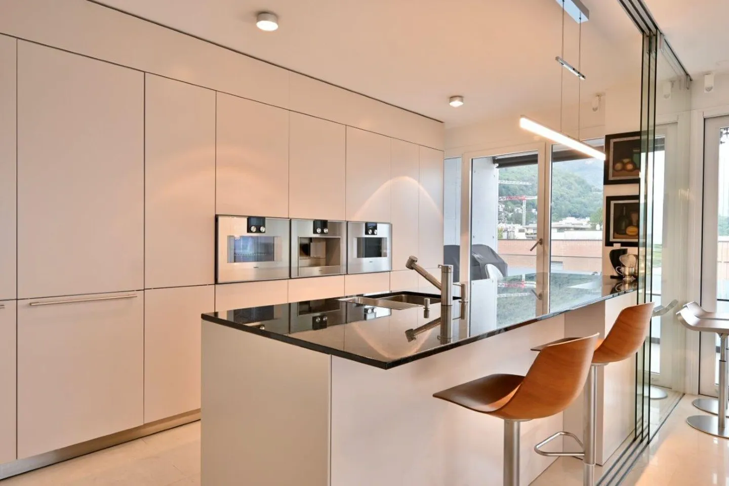 Penthouse duplex spacieux et luxueux avec vue spectaculaire sur le lac - Photo 6 sur 15