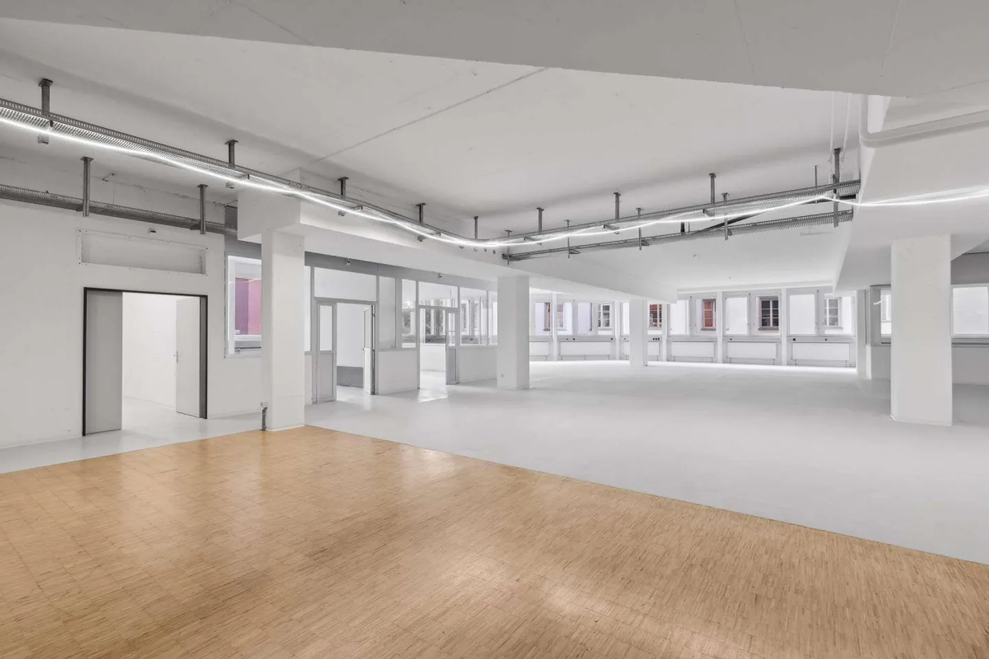 Versatile commercial space in an optimal location in St. Gallen - Photo 4 of 14