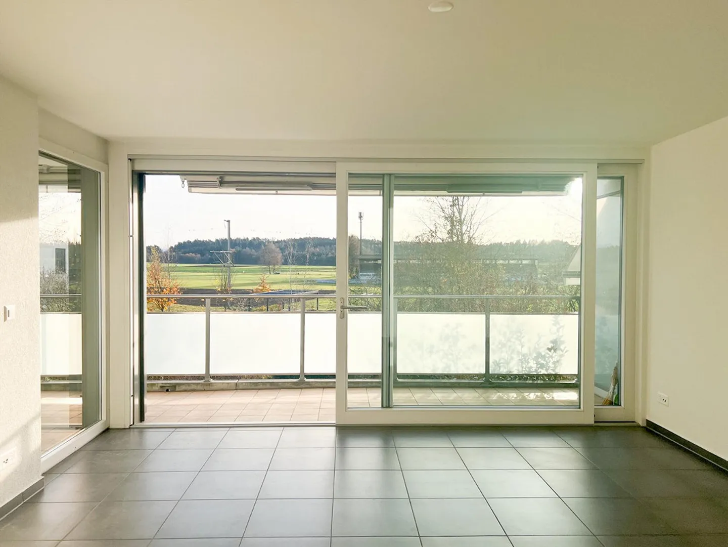 Votre nouveau chez-vous avec vue – appartement élégant de 4,5 pièces avec grand balcon - Photo 4 sur 11