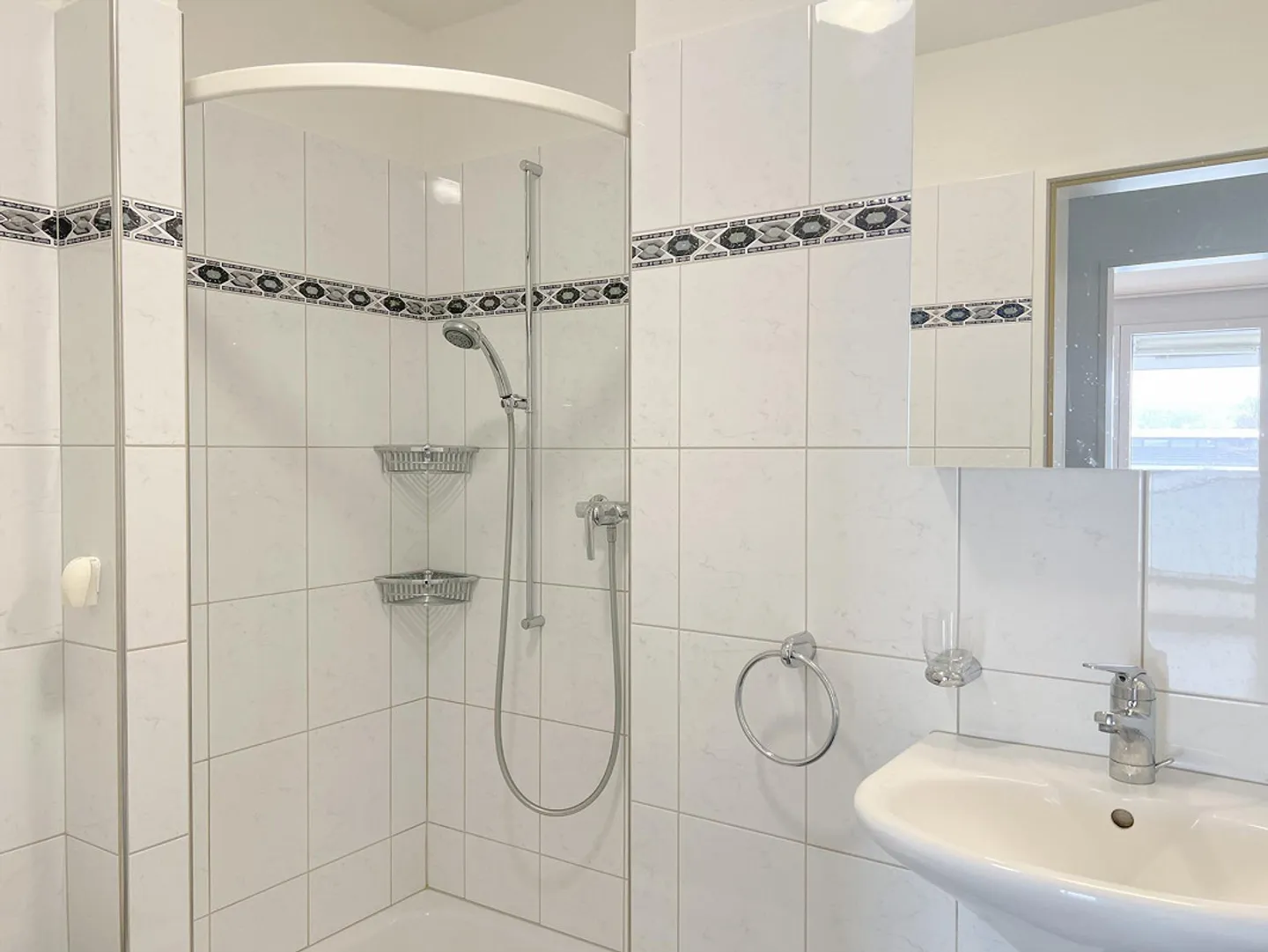 Votre nouveau chez-vous avec vue – appartement élégant de 4,5 pièces avec grand balcon - Photo 9 sur 11