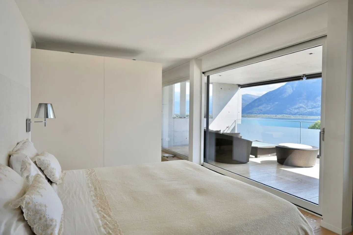 Penthouse duplex spacieux et luxueux avec vue spectaculaire sur le lac - Photo 10 sur 15