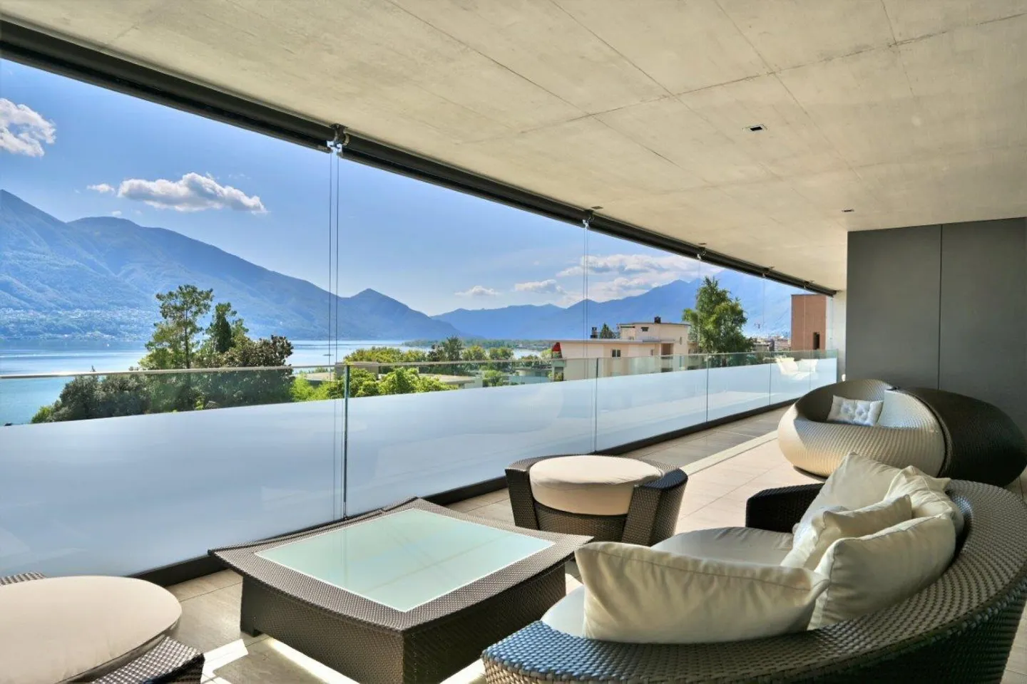 Penthouse duplex spacieux et luxueux avec vue spectaculaire sur le lac - Photo 11 sur 15