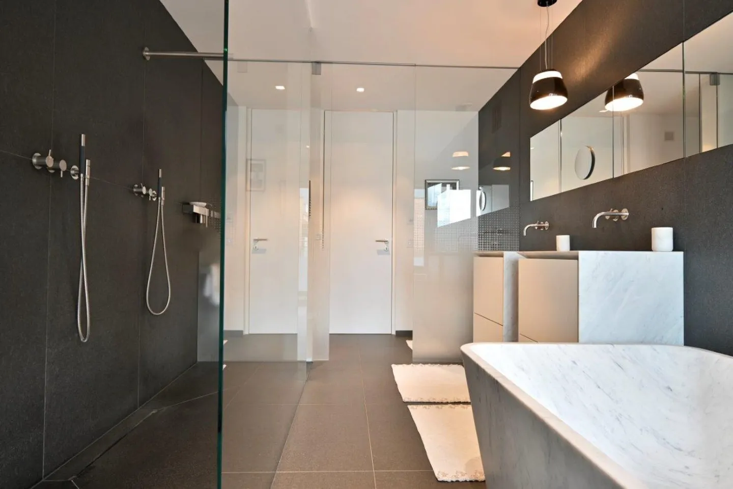 Penthouse duplex spacieux et luxueux avec vue spectaculaire sur le lac - Photo 13 sur 15