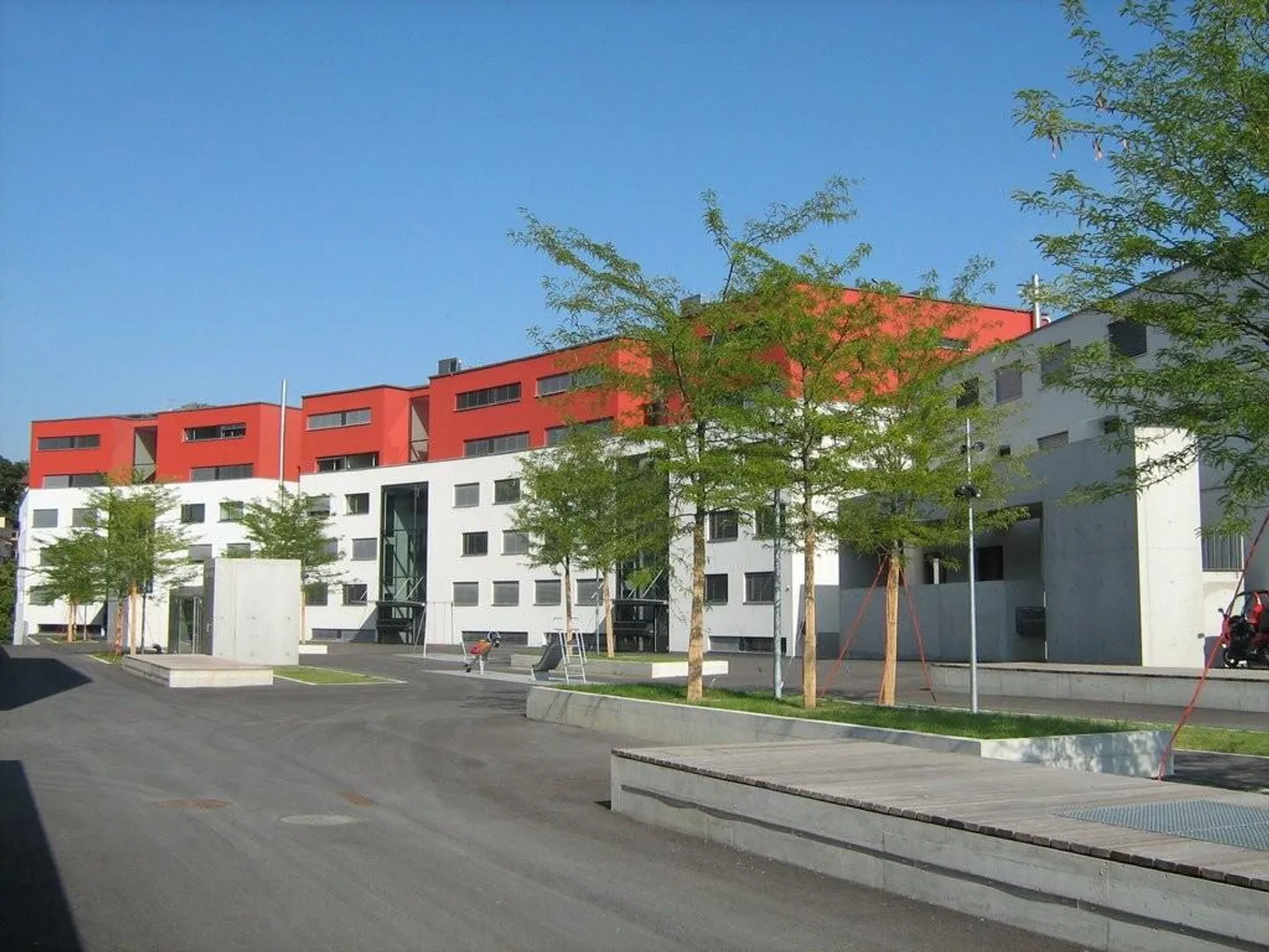 3 minuti dalla stazione CFF e dall'OFS, sotto le scuole HEG-ARC - Foto 2 di 2