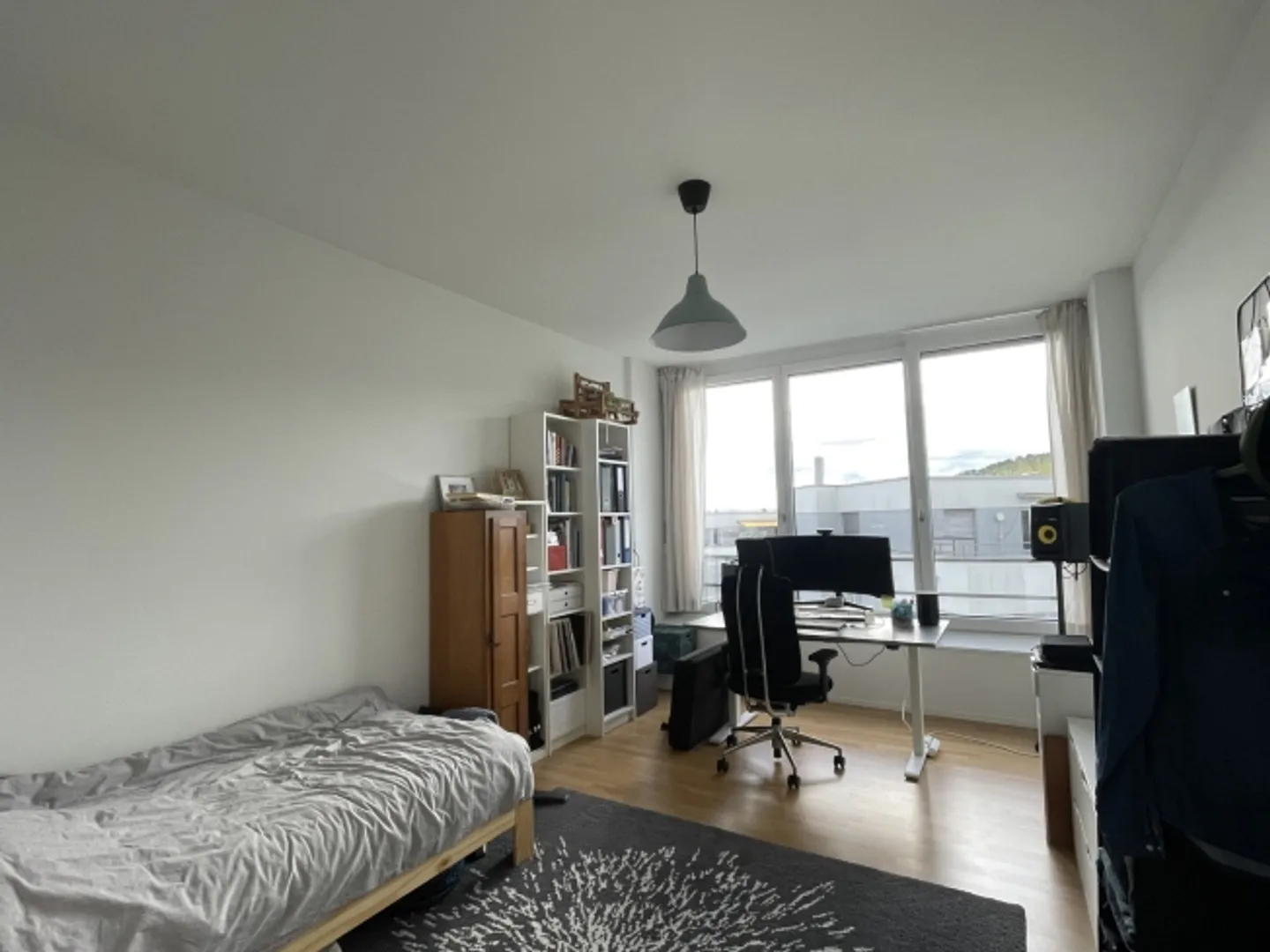 APPARTEMENT 3½ PIÈCES À ZURICH - DISTRICT 11 OERLIKON, MEUBLÉ, TEMPORAIRE - Photo 2 sur 6