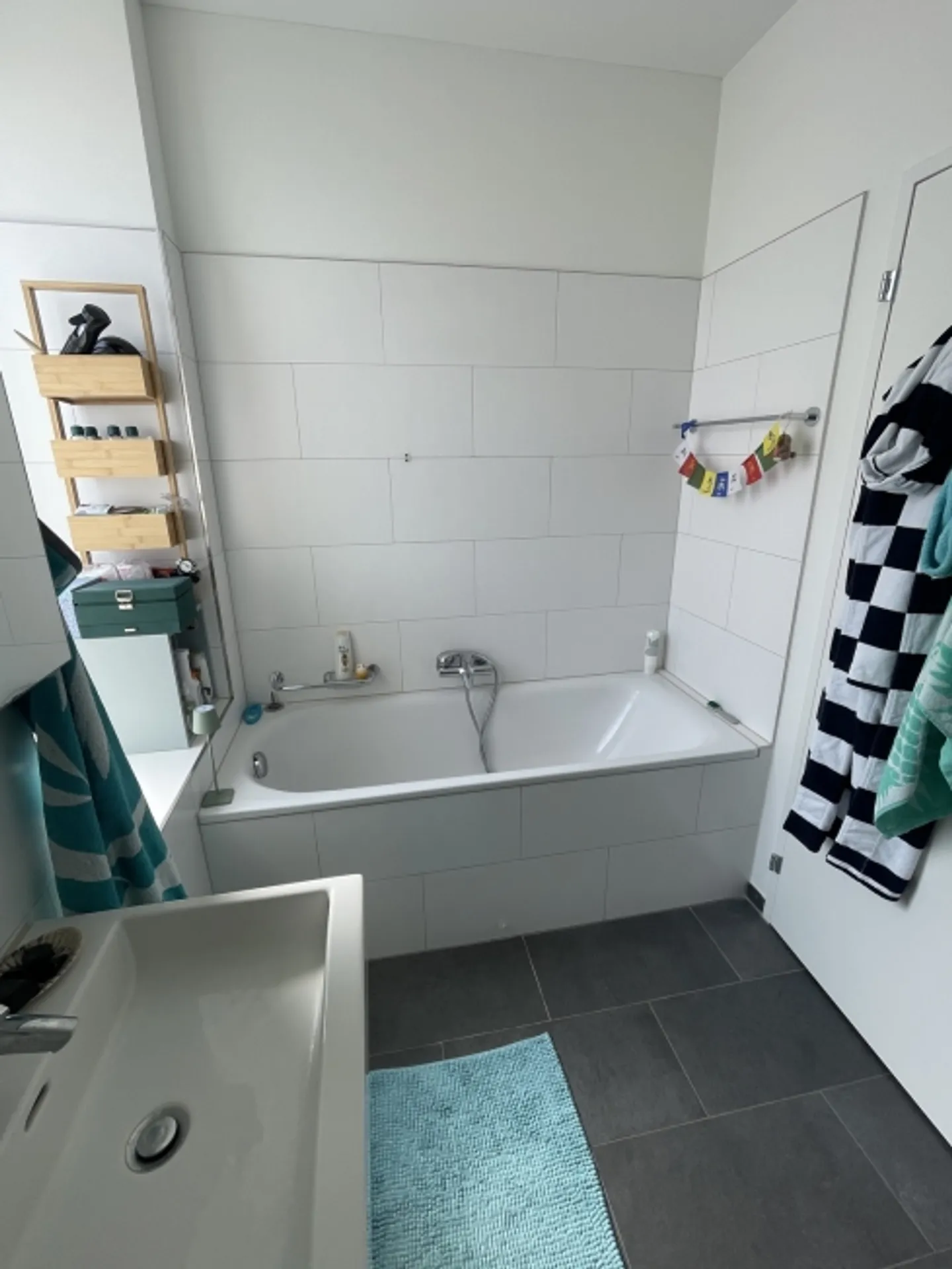 APPARTEMENT 3½ PIÈCES À ZURICH - DISTRICT 11 OERLIKON, MEUBLÉ, TEMPORAIRE - Photo 4 sur 6