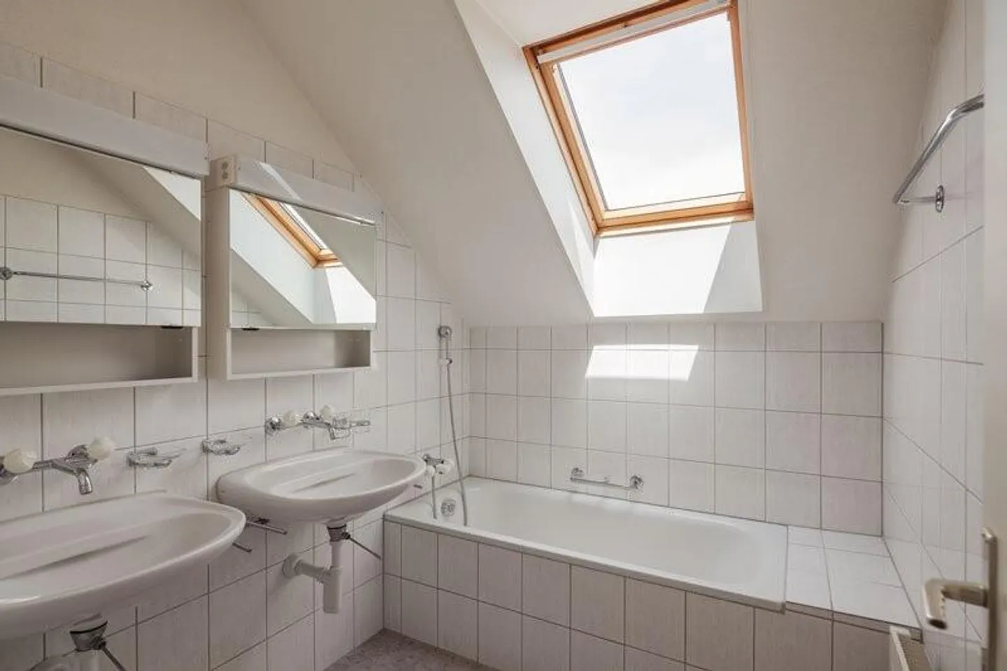 AFFITTARE SENZA CAUZIONE - Comfort abitativo in un ambiente adatto alle famiglie - Foto 3 di 10