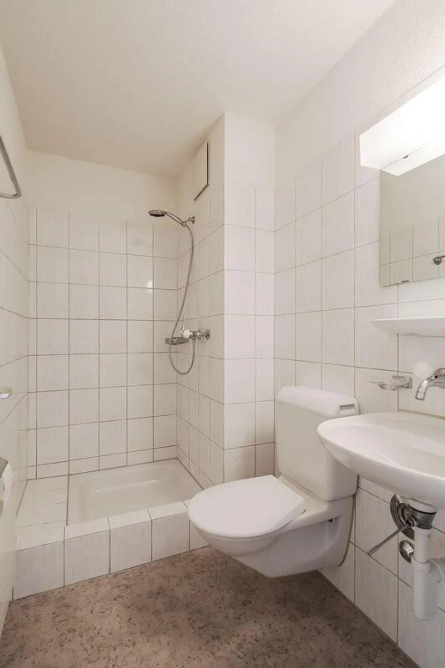 AFFITTARE SENZA CAUZIONE - Comfort abitativo in un ambiente adatto alle famiglie - Foto 4 di 10