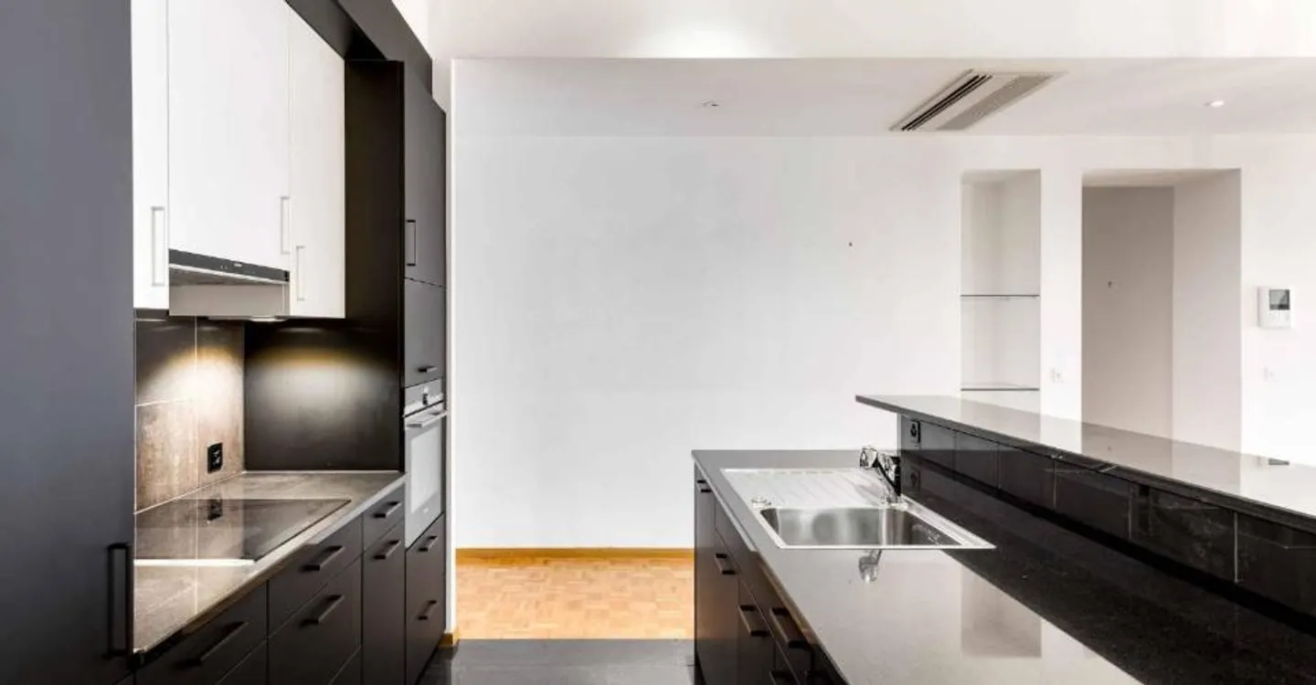 Appartement de caractère à deux pas des quais - Photo 3 of 7
