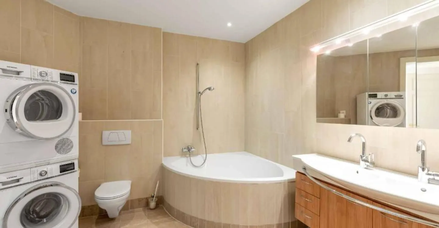 Appartement de caractère à deux pas des quais - Photo 5 of 7