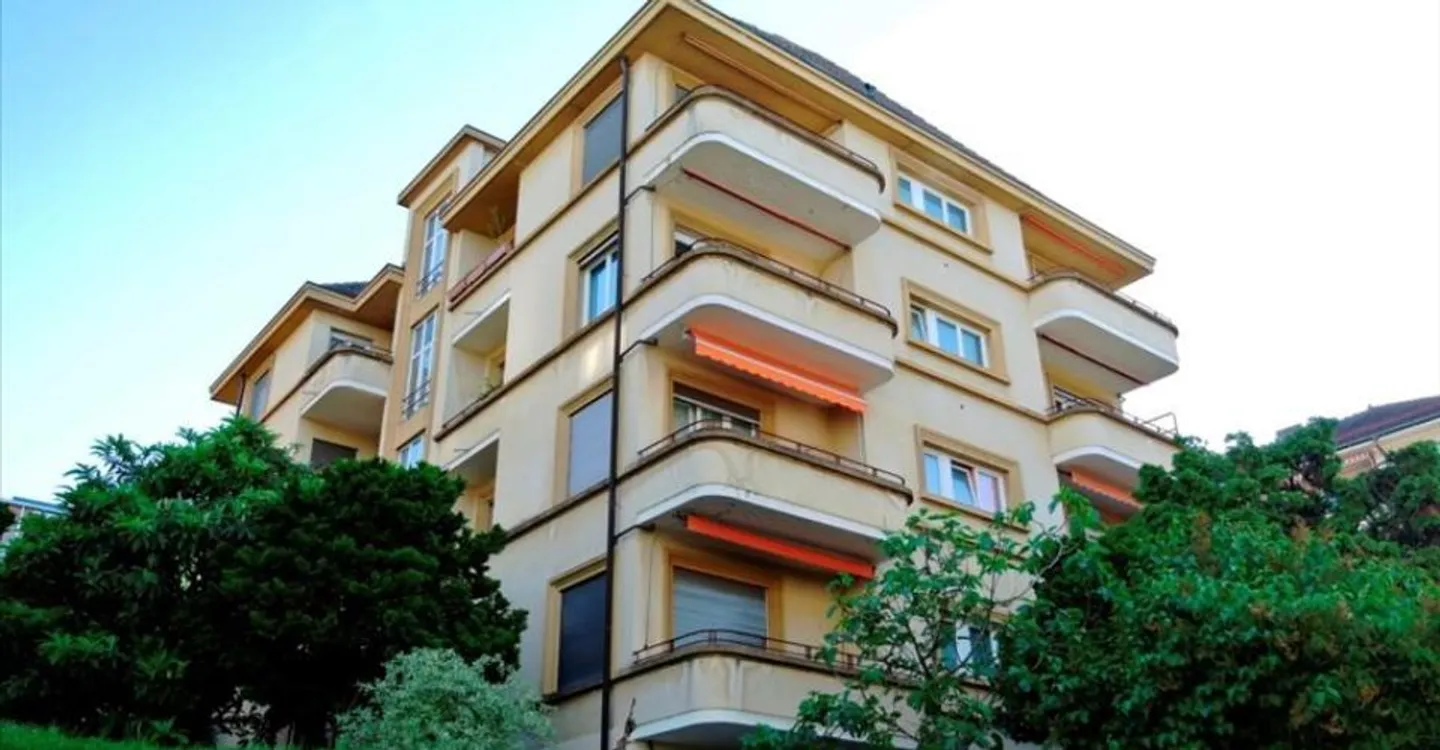 Your apartment under the station / Enjoy a month free - Photo 2 of 3